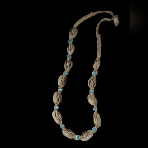 Vintage puka shell and blue beaded necklace - Picture 5 of 9